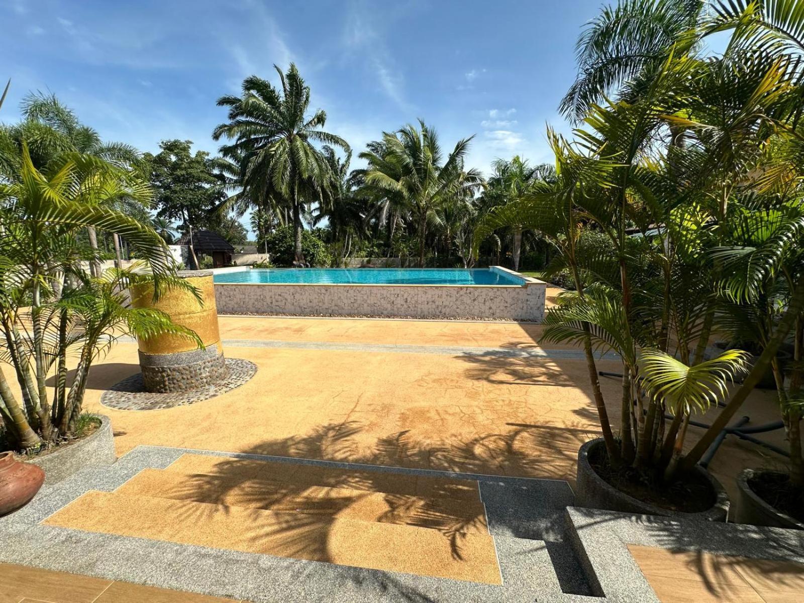 Thip Siam Village Ao Nam Mao Luaran gambar