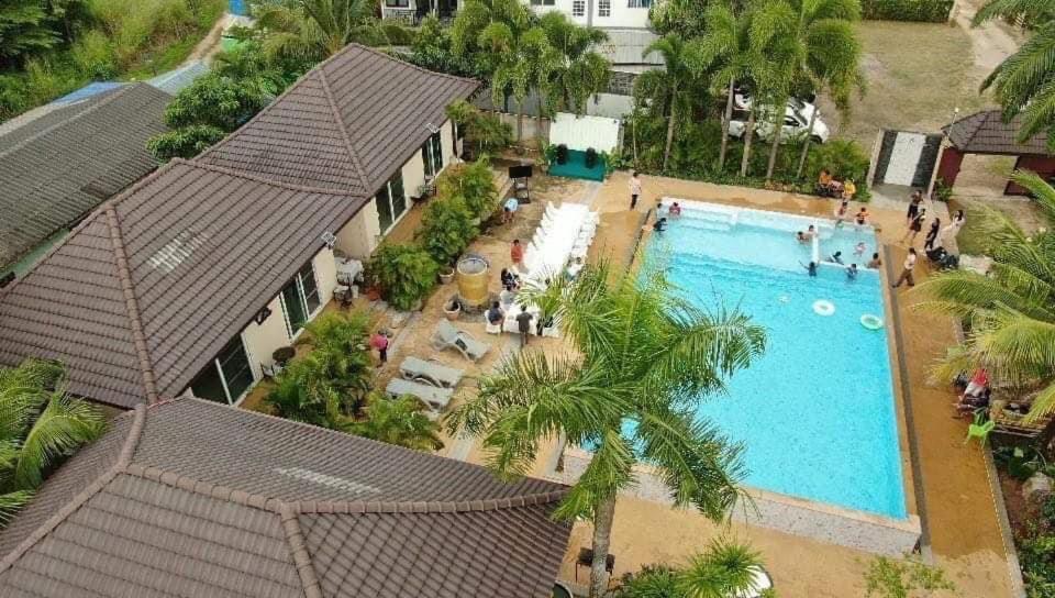 Thip Siam Village Ao Nam Mao Luaran gambar