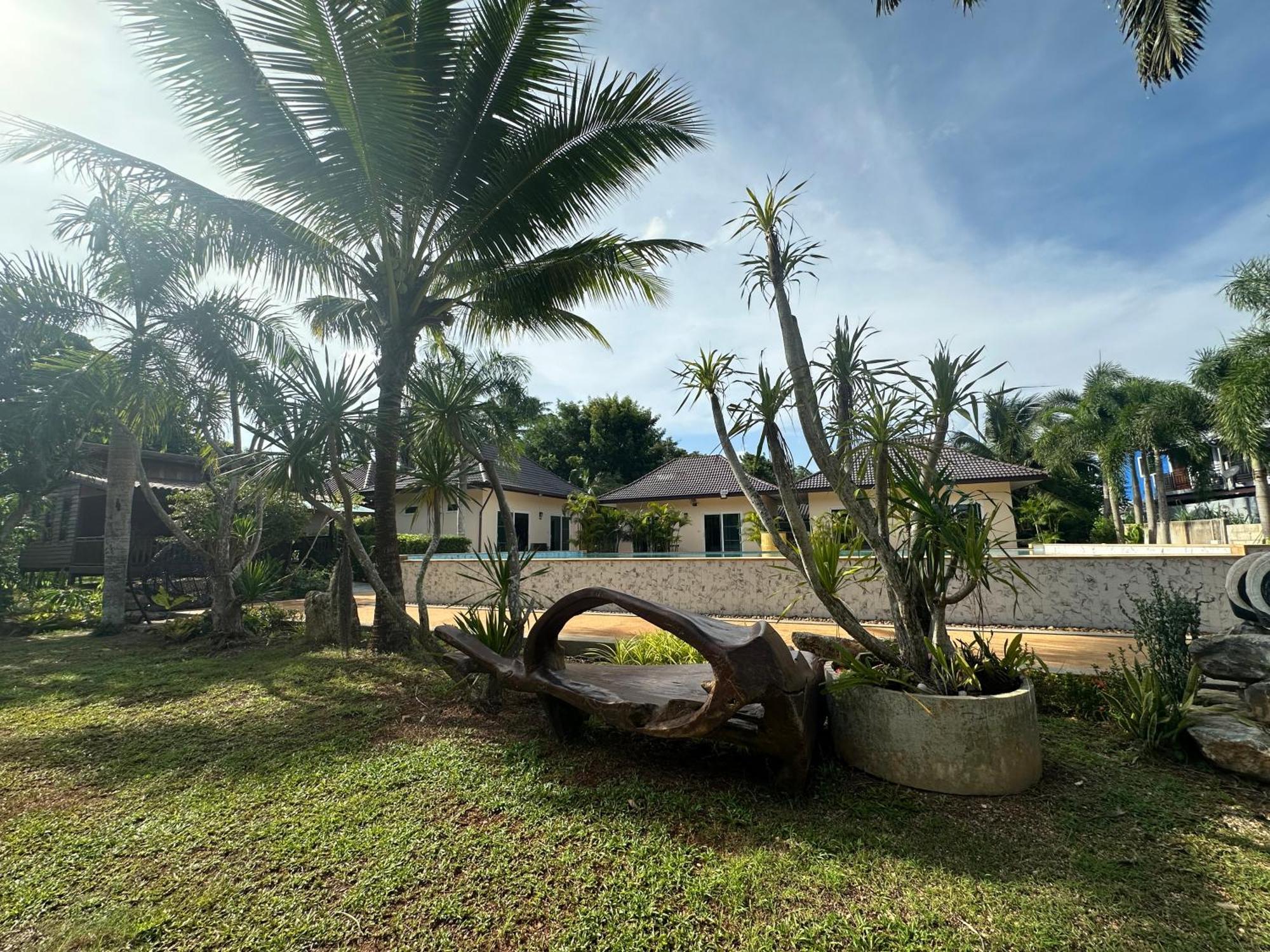 Thip Siam Village Ao Nam Mao Luaran gambar