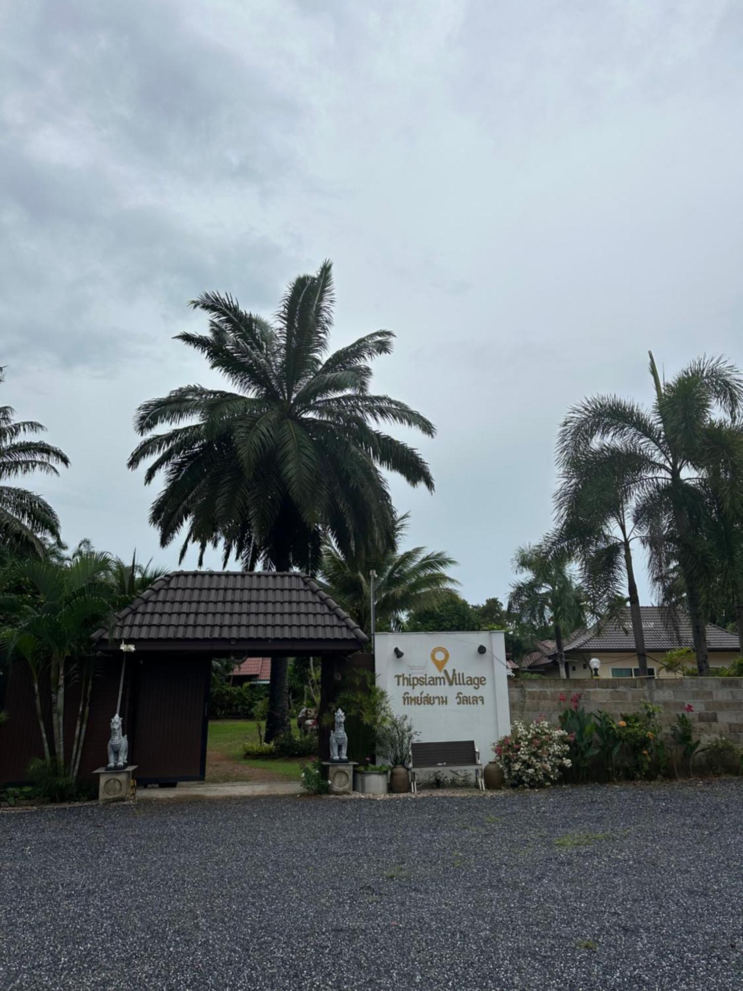 Thip Siam Village Ao Nam Mao Luaran gambar