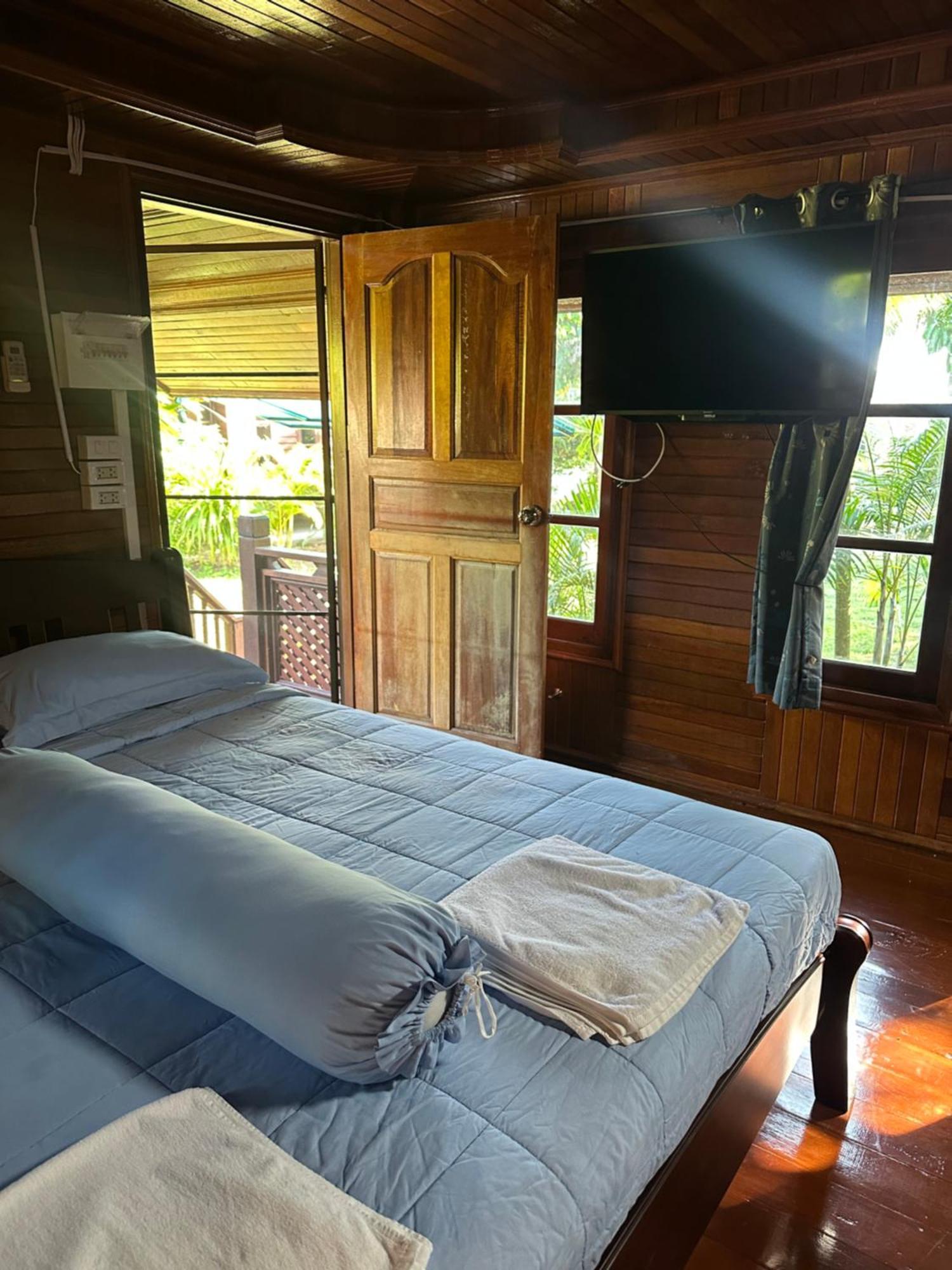 Thip Siam Village Ao Nam Mao Luaran gambar